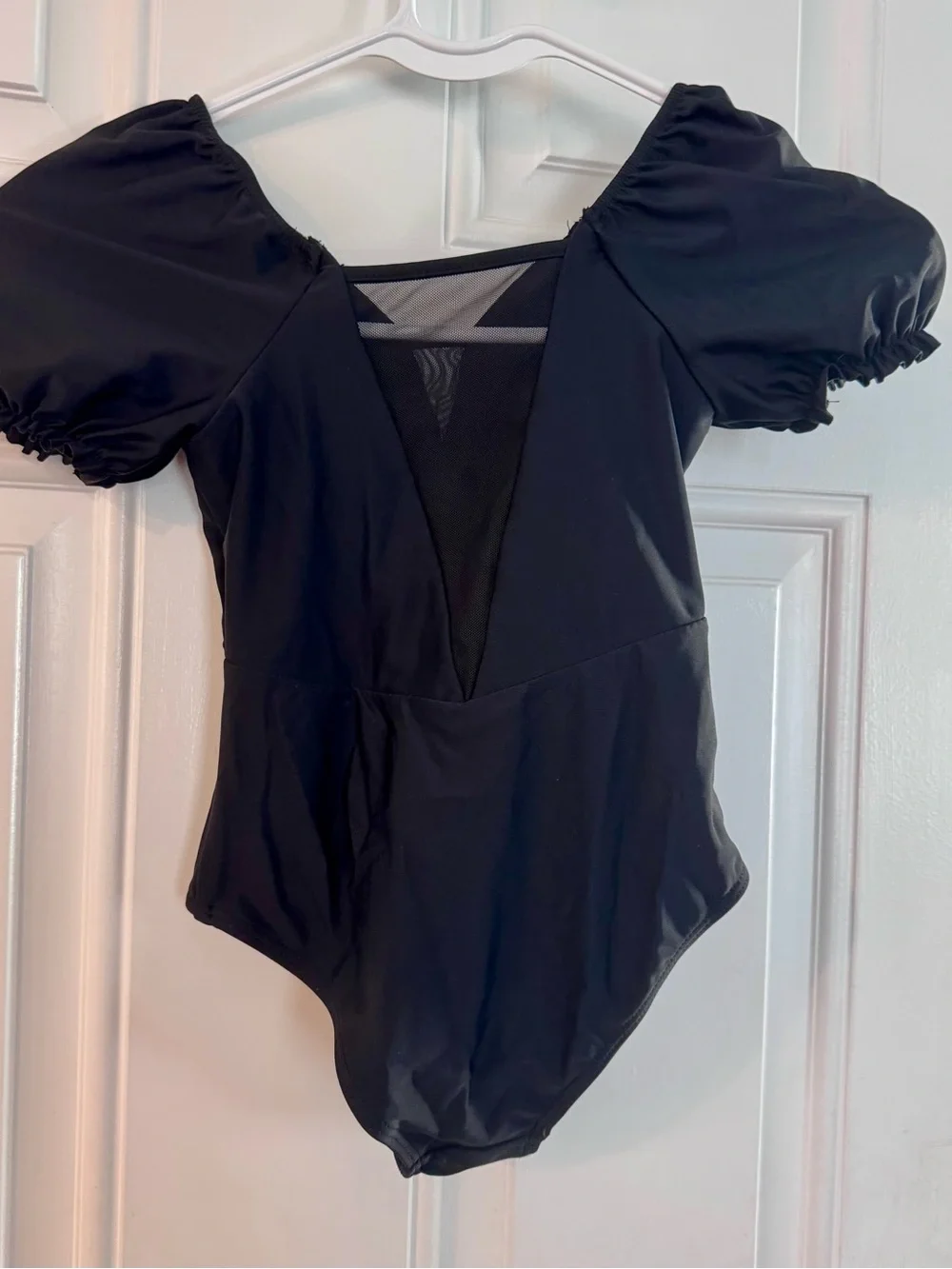 Girls Black Puff-Sleeve Leo, Fits like a 5-6